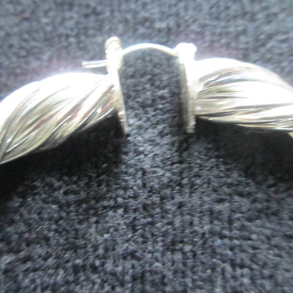 BUNDLE OF GLAM TWIST HOOP EARRINGS - Picture 13 of 14